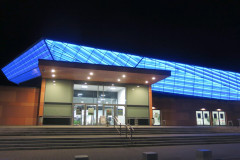 Die Freiheitshalle in der Nacht